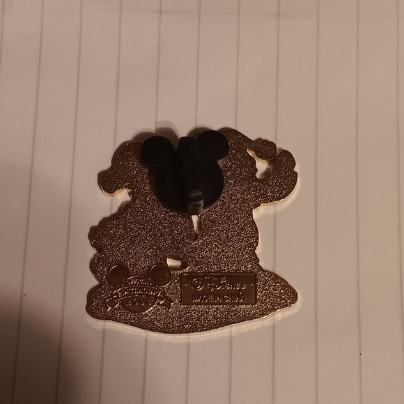 Walt Disney Lilo and Stich Christmas Pin - Picture 2 of 2